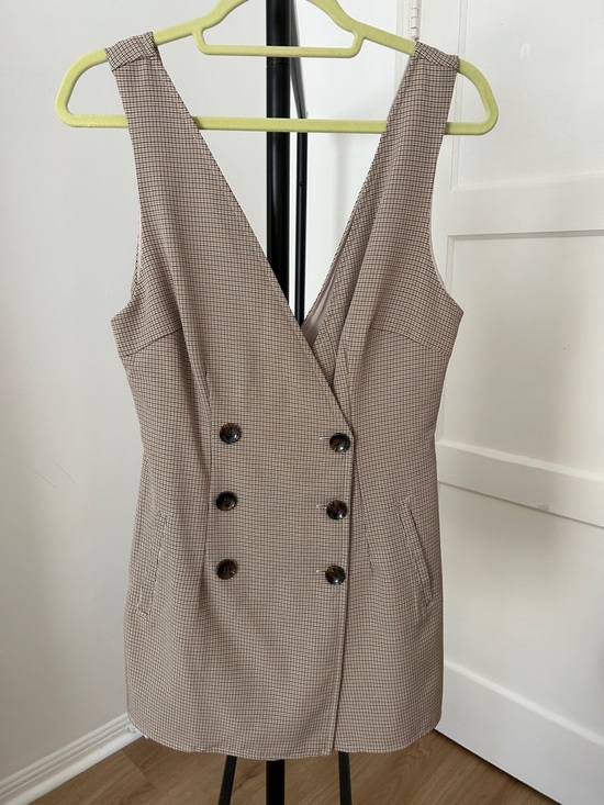 Urban Outfitters Dresses & Skirts - Women’s Urban Outfitters Romper. PTP 16”. 2” inseam.